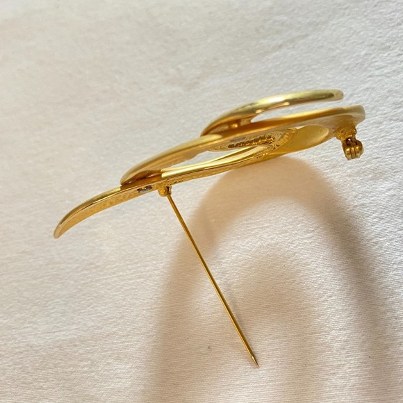 Casual Corner Gold Tone Abstract Brooch - Picture 4 of 8
